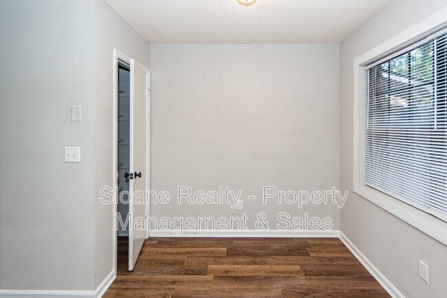 Building Photo - 296 Fleming Rd