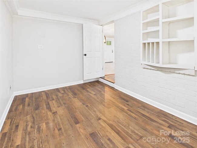Building Photo - 1031 Deas St