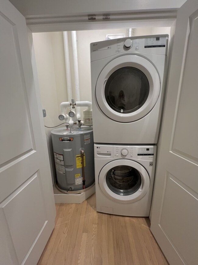 Building Photo - Putnam Hotel – $2,041 – 1 Bedroom/1 Bathroom, 755 SQ.FT. – UTILITIES INCLUDED