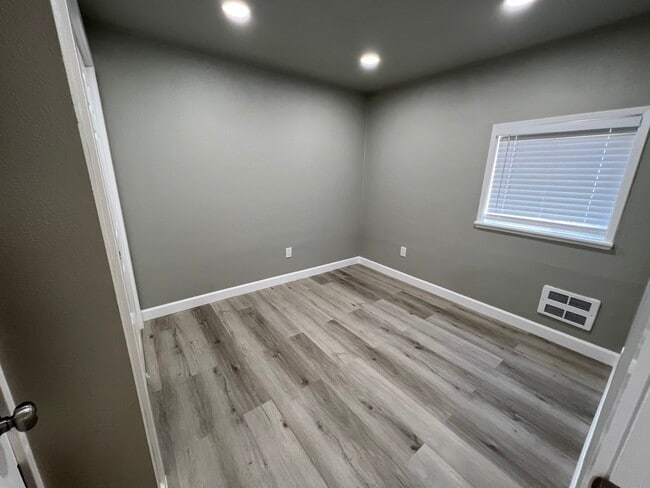 Building Photo - Single Family House Tacoma