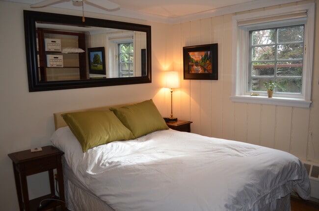 slightly larger bedroom - 407 Summers Dr