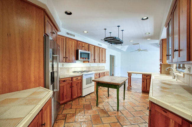 Building Photo - 4049 N 57th Pl