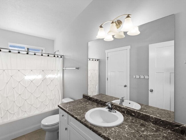 Building Photo - Stunning Bluffdale Home