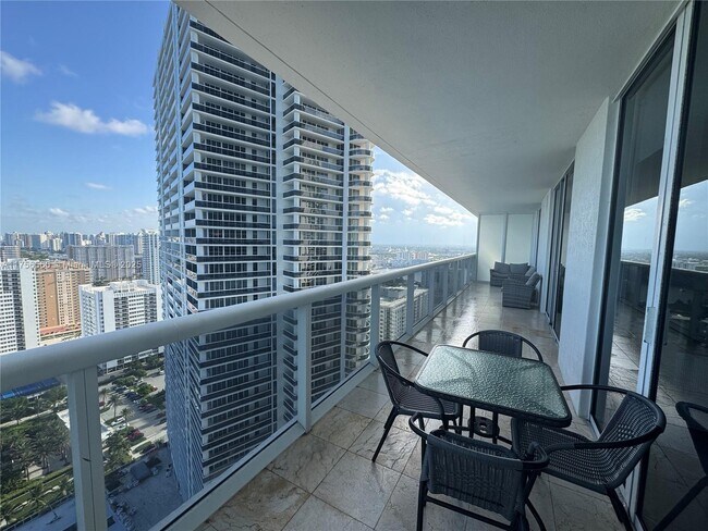Building Photo - 1830 S Ocean Dr