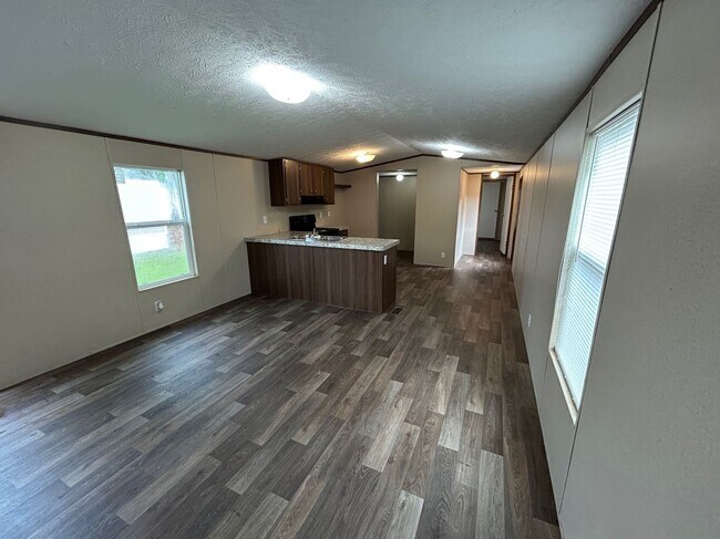 Building Photo - 1512 Jans Dr