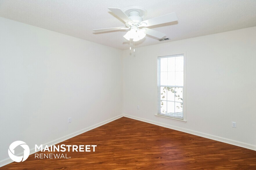 Building Photo - 6123 English Ivy N