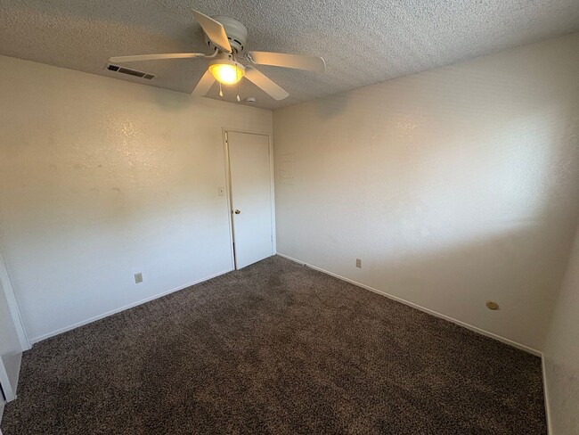 Building Photo - 3708