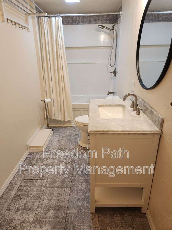 Building Photo - 20 Lilac Ln