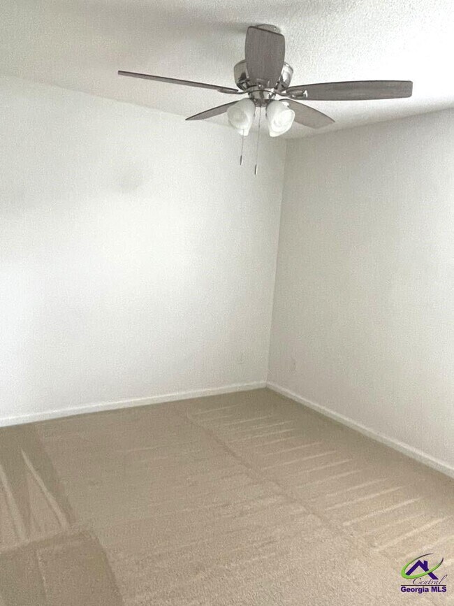 Building Photo - 208 Apple Ct