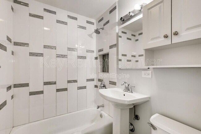 Building Photo - 1733 Iola St