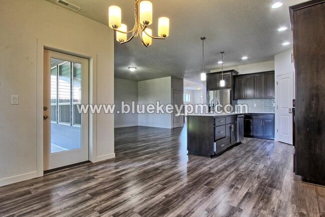 Building Photo - 5 Bed, 3 Bath Home with Tesla Charger in Orchards Near Hockinson Meadows Park
