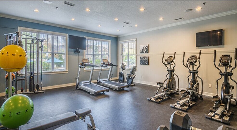 Building Photo - 1024 Cranbrook Dr