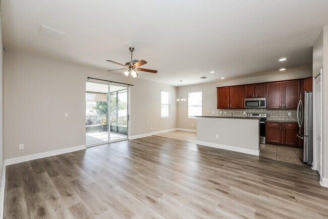 Building Photo - 568 Vista Ridge Dr