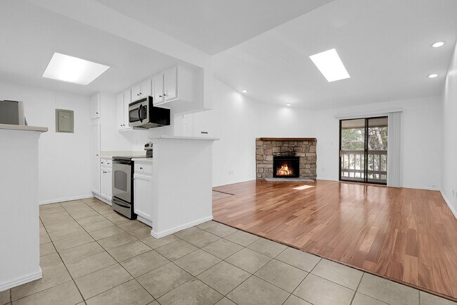 Building Photo - $1,795 - 2 Bed, 2 Bath Condo in Denver wit...