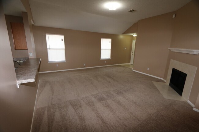 Building Photo - 5911 S Brenwood Dr