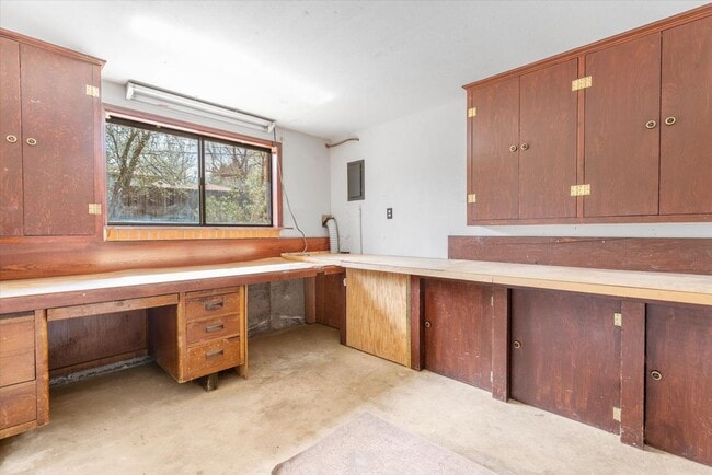 Building Photo - 650 Hartford Dr