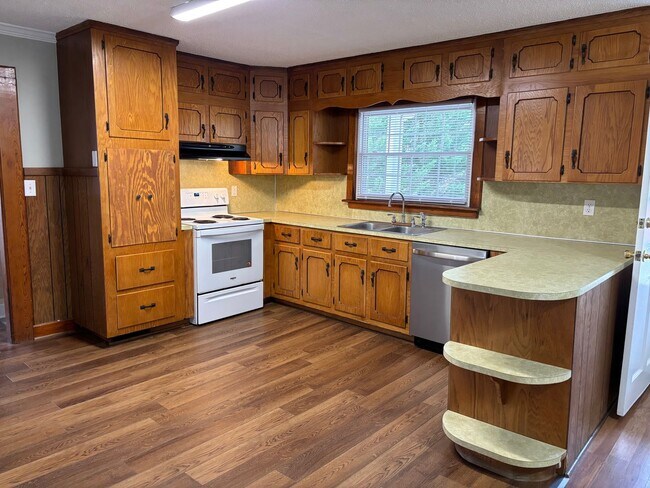 Building Photo - 3 BED, 2 BATH HOME LOCATED IN RAMSEUR