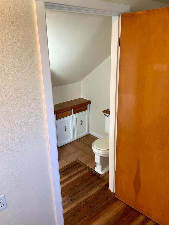 Building Photo - 1 Bedroom Unit in Whiteaker