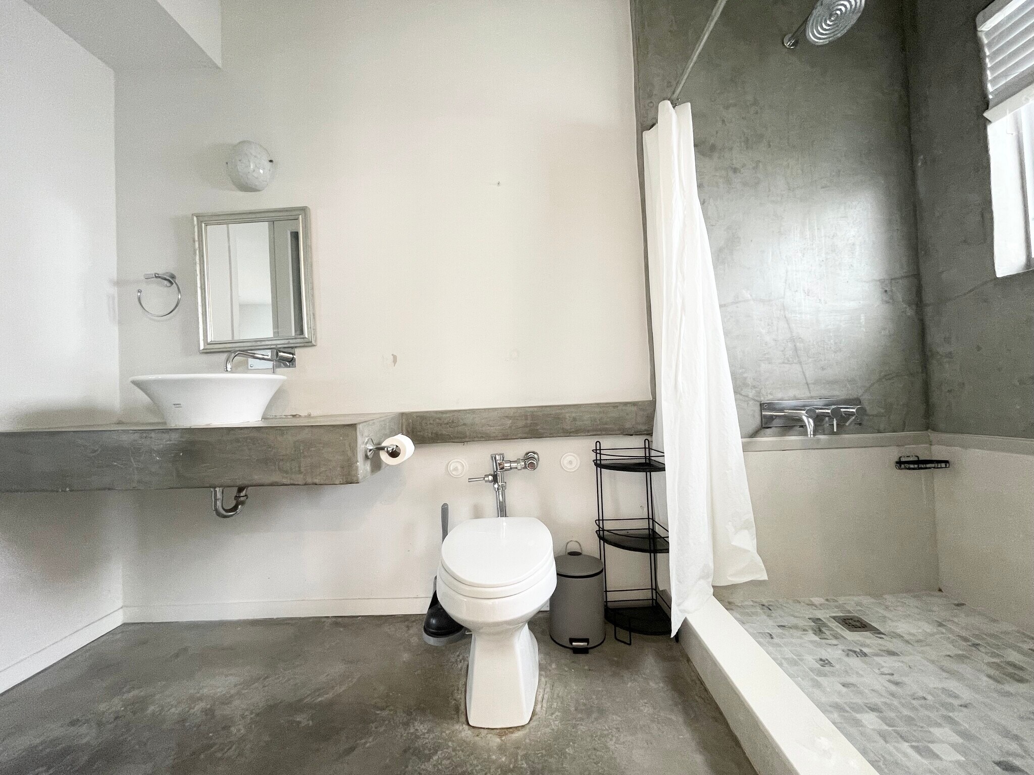 Building Photo - 1840 James Ave