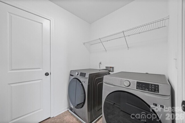 Building Photo - 512 Station St