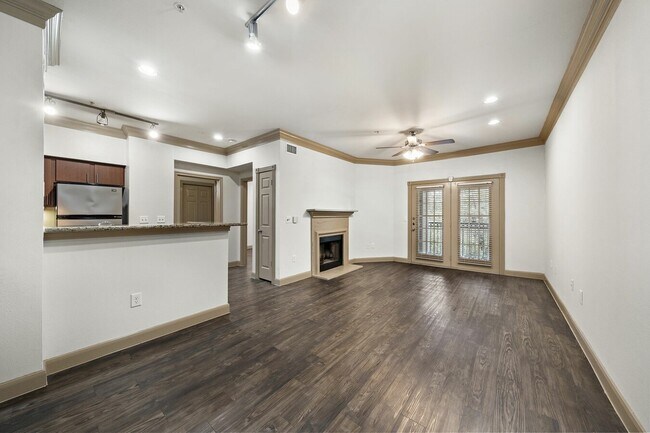 Building Photo - Move In Easy — $0 Deposit!