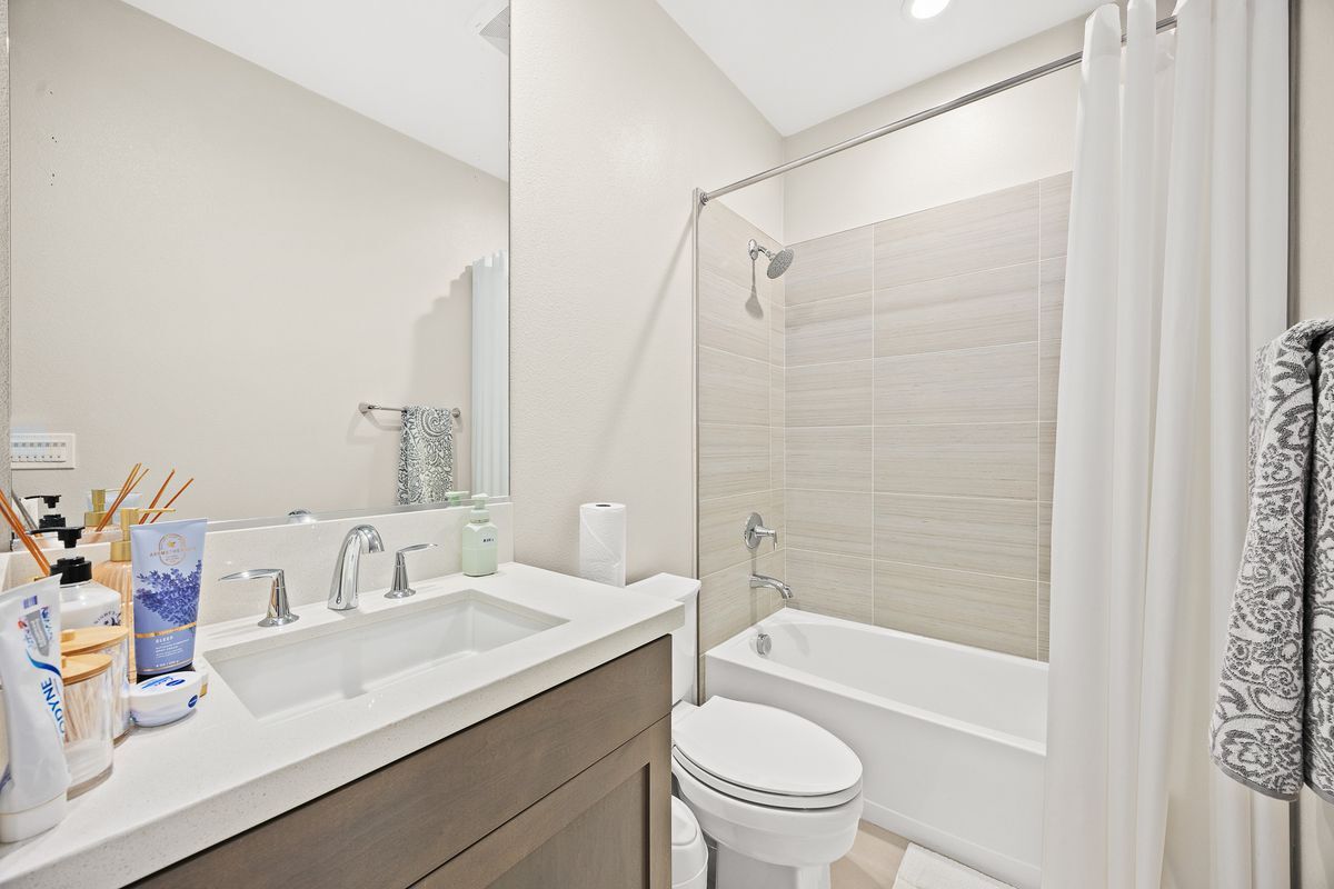 Building Photo - 478 Sycamore Dr