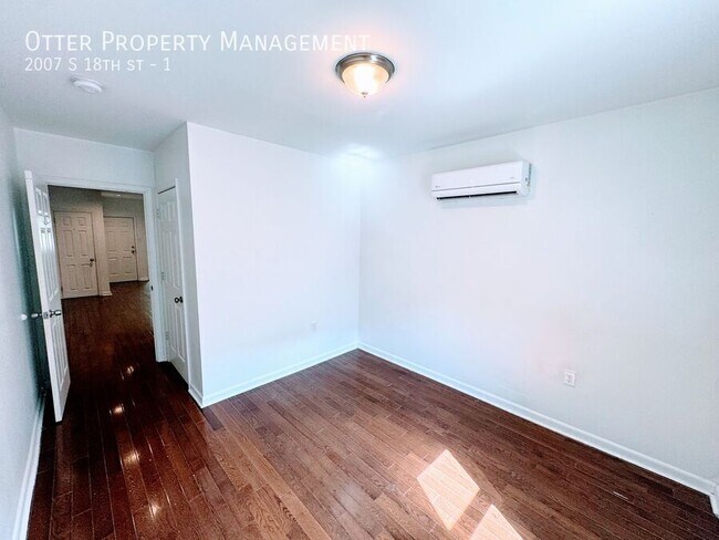 Building Photo - 2007 S 18th St