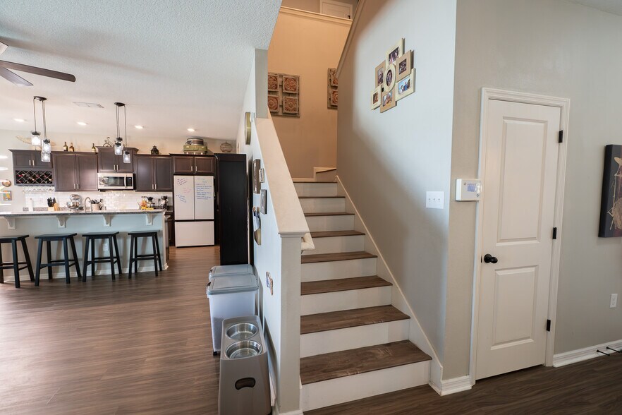 Building Photo - 10509 Laguna Plains Dr