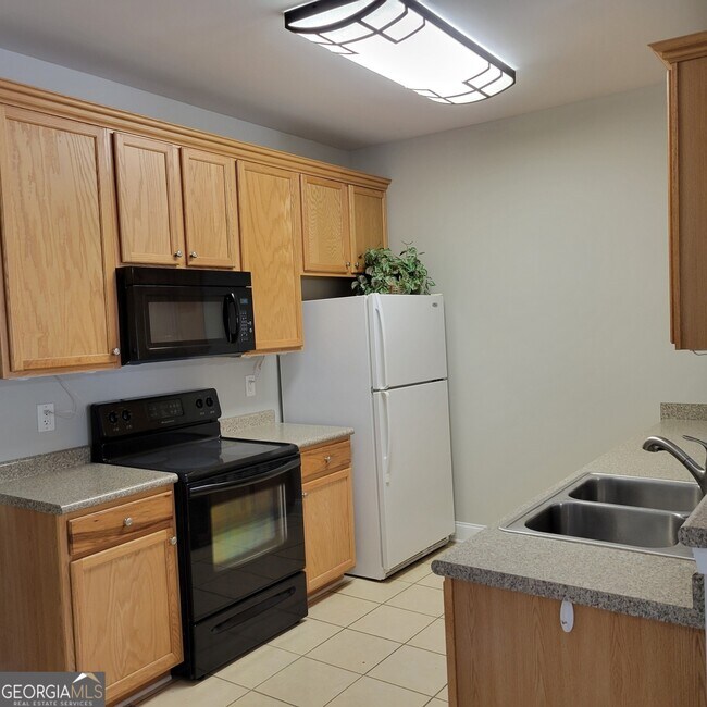 Building Photo - 114 Lakeview Estates Dr