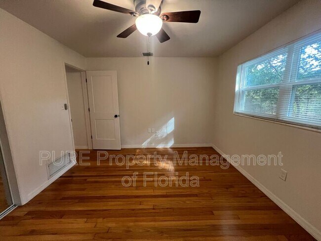 Building Photo - 1222 SE 3rd St