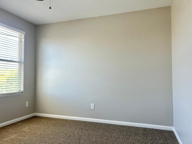 Building Photo - 1660 S Wooten St