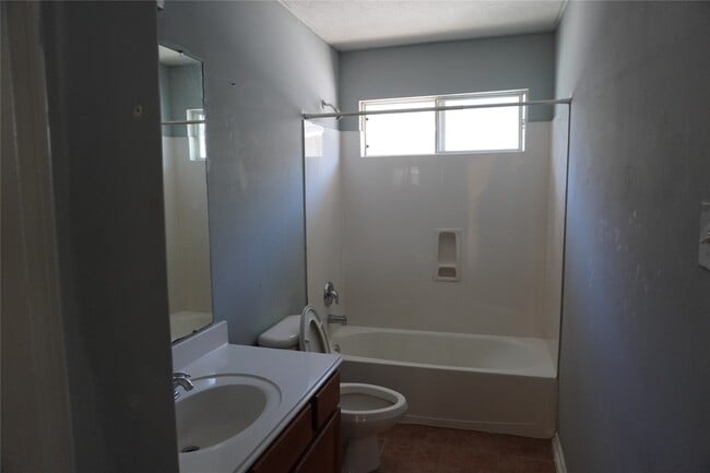 Building Photo - 4727 Live Meadow Ln