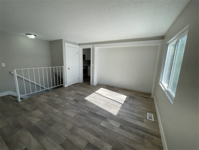 Building Photo - 945 S 900 W