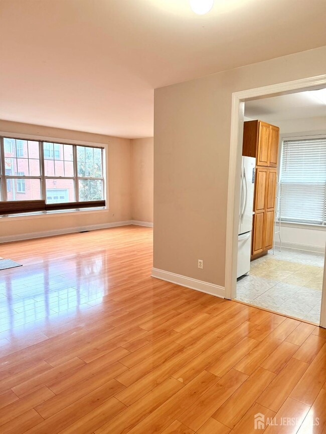 Building Photo - 616 Middlesex Ave