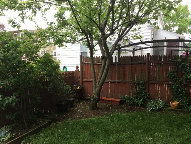 Building Photo - 29 Enfield Ave