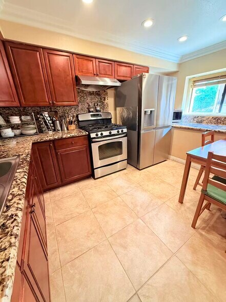 Building Photo - 104 N Wilson Ave