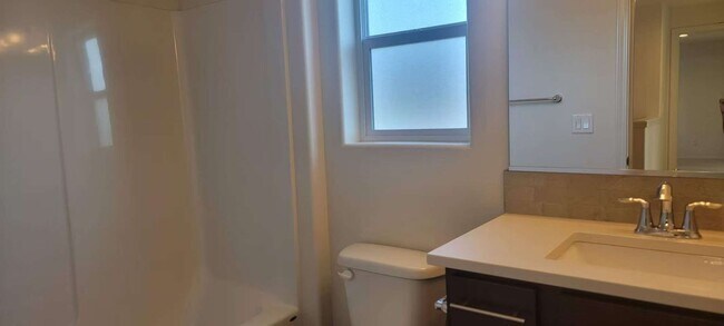 Building Photo - Master Suite and Junior Suite with its own attached bathroom