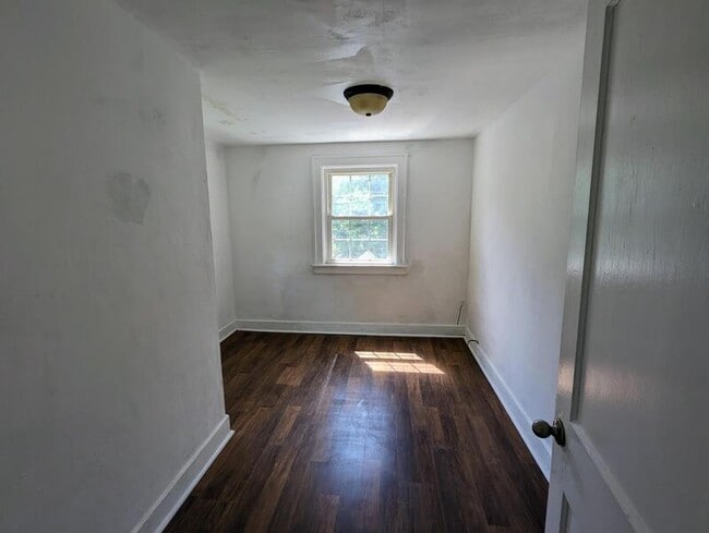Building Photo - 201 S Foster Ave