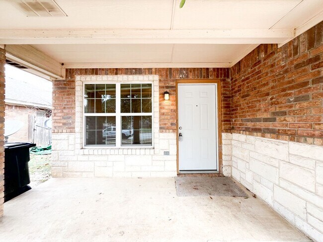 Building Photo - 1213 Cinch Dr