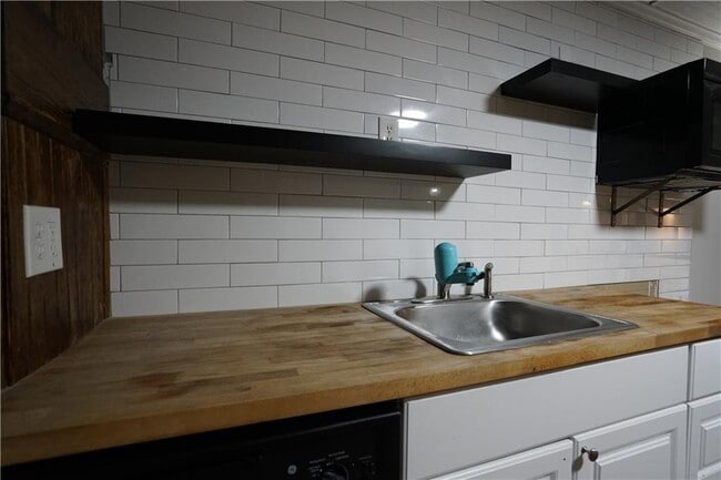 Building Photo - 528 Rankin St NE