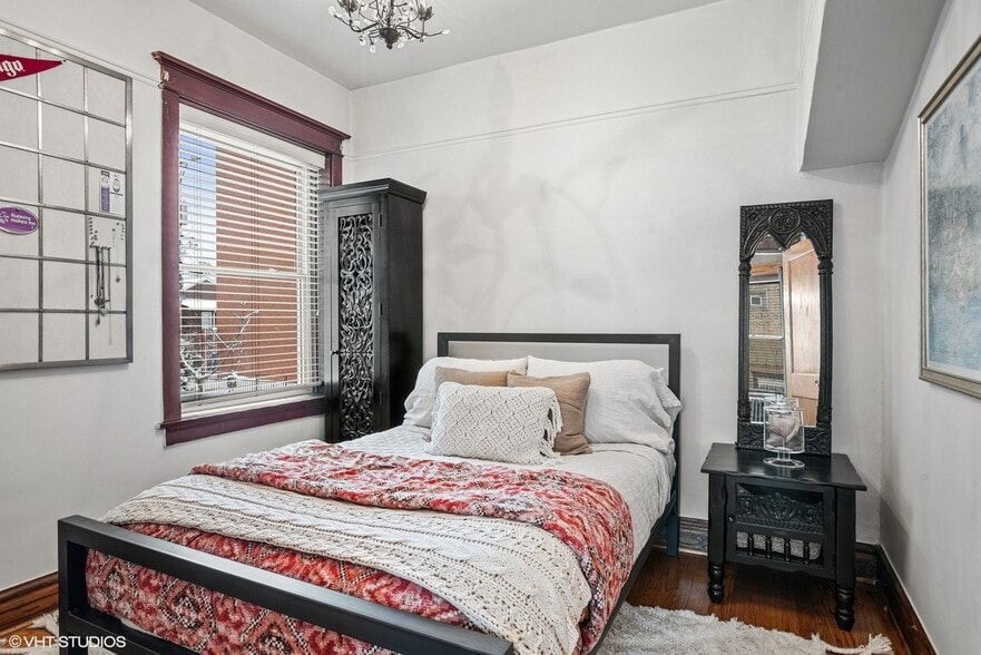 (Currently Unfurnished) - 1823 W 22nd Plz