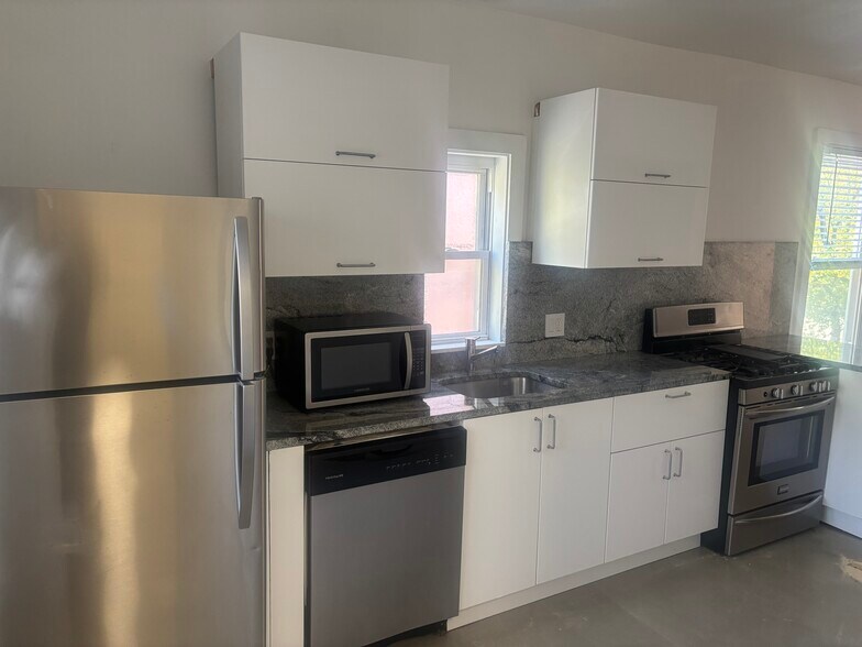 Building Photo - 774 State St