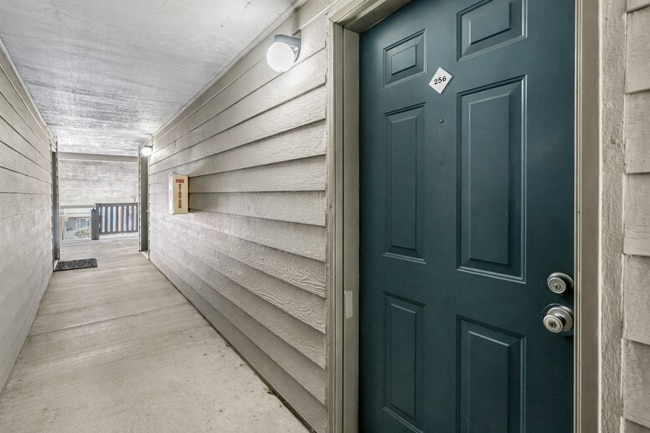 Building Photo - 2-Bedroom Condo with Vaulted Ceilings and Community Amenities in Everett