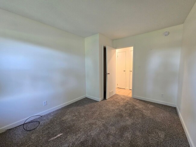 Building Photo - Updated 3 Bedroom Home in Downs