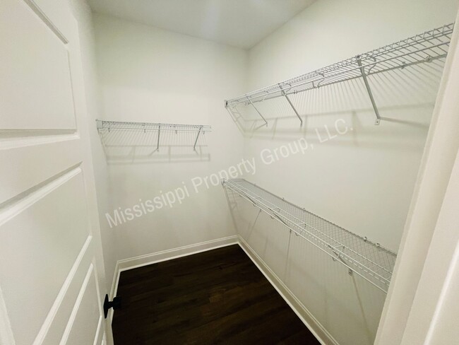 Building Photo - 3BD/3.5BA FOR RENT IN MEADOWCREST