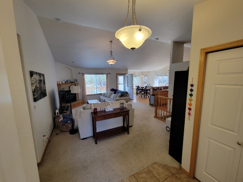 Building Photo - 456 Lavastone Ave