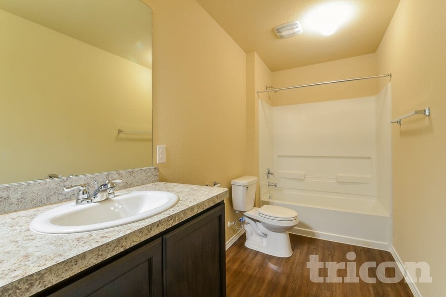 Building Photo - 9735 Marbach Gdn