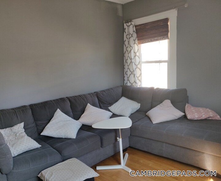 Building Photo - 150 Fifth St.