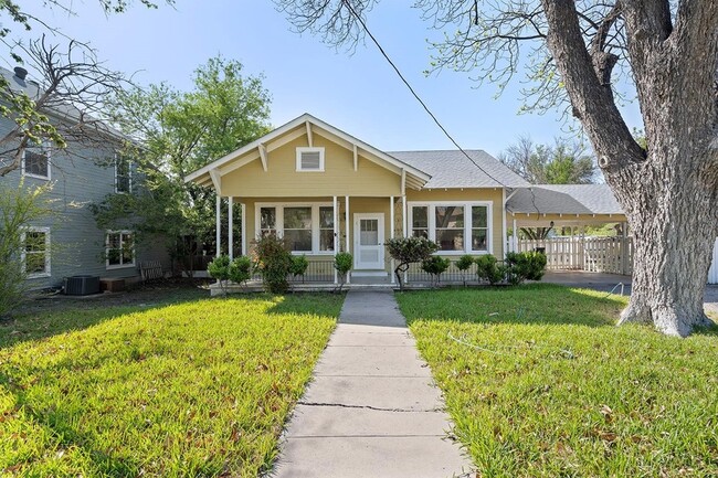 Building Photo - 603 E Losoya St