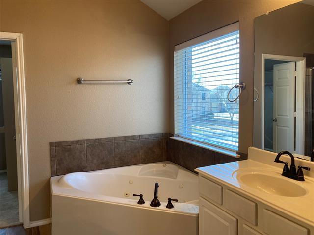 Building Photo - 615 Lone Ridge Way